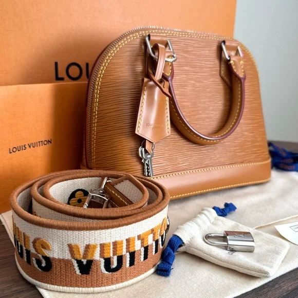 ❌SOLD❌LOUIS VUITTON Epi Leather Alma BB on Strap - Picture 3 of 10